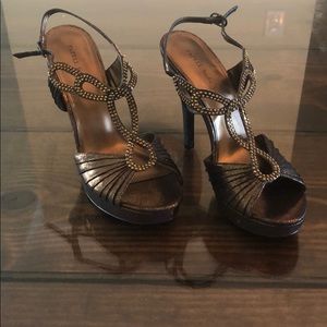Bronze pumps